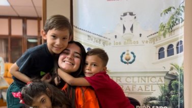 Influencer María Paula Gotera realiza donación a centro médico en Maracaibo