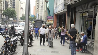 A dos cuadras del BCV reina el dólar paralelo