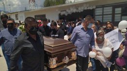Familiares despidieron a joven mexicana hallada muerta en un tanque de agua