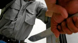 Asesinan a hombre de una puñalada en el cuello