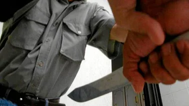 Asesinan a hombre de una puñalada en el cuello