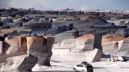 Multan a cuatro turistas por dañar un área volcánica en Argentina