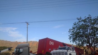 Una gandola se vuelca en la autopista Caracas–La Guaira (+Fotos)