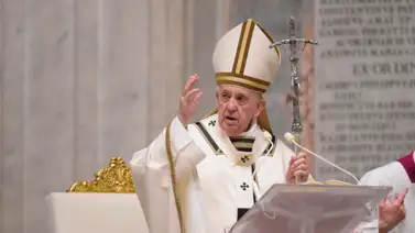 Papa Francisco celebra la Misa del Domingo de Pascua ante miles de personas Papa Francisco celebra la Misa del Domingo de Pascua ante miles de personas