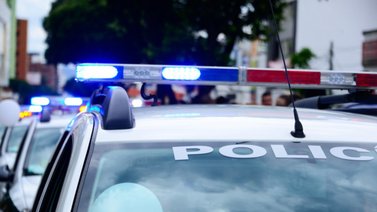 Condenan a policía de Miami tras arrestar con violencia a una mujer