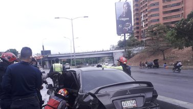 Mujer sufre accidente de tránsito en Prados del Este
