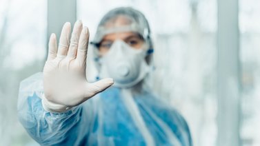 Según la OMS los casos y muertes por COVID-19 siguen disminuyendo