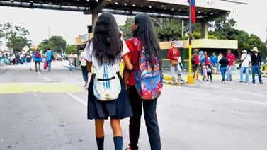 En Venezuela se va a las clases a pie En Venezuela se va a las clases a pie