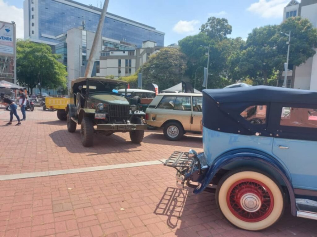 Club Le Pur Sang exhibió su colección de automóviles clásicos (+Fotos) Club Le Pur Sang exhibió su colección de automóviles clásicos (+Fotos)