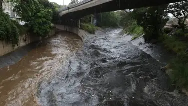 ¡Hombre con depresión se lanza al Guaire! Autoridades lo buscan ¡Hombre con depresión se lanza al Guaire! Autoridades lo buscan