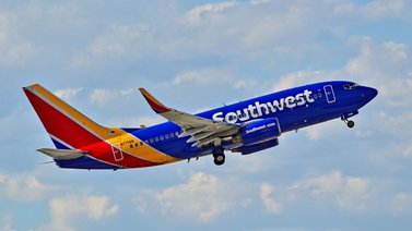 Hombre se masturba delante de una mujer en vuelo hacia Phoenix