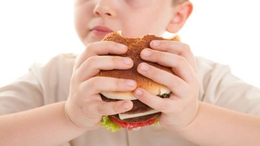 Prevenir la obesidad infantil, una tarea en familia