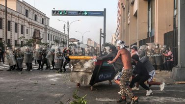 Un muerto y 25 heridos durante jornada de protestas en Perú