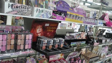 Maquillajes se viralizan con combos de $1
