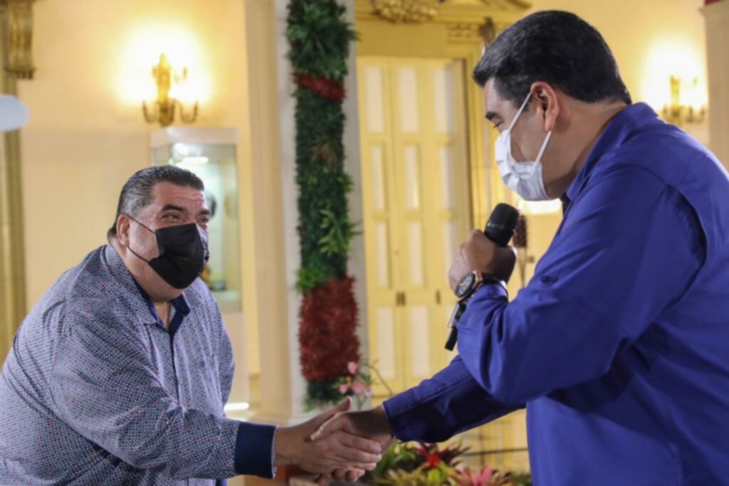 Salsero Maelo Ruiz visita a Nicolás Maduro en Miraflores Salsero Maelo Ruiz visita a Nicolás Maduro en Miraflores