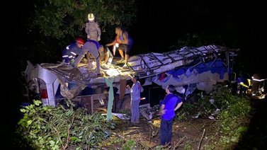 Brasil: 11 muertos y 20 heridos tras accidente vial en Paraná