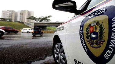 Joven es arrollado al intentar cruzar la autopista Francisco Fajardo