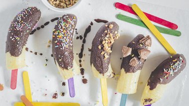 Paletas de cambur cubiertas de chocolate