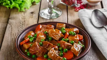 Plato principal: carne a la jardinera Plato principal: carne a la jardinera