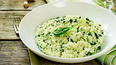Prepara un sencillo arroz con espinacas
