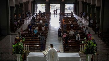 Templos e iglesias podrán abrir con aforo del 70% en Semana Santa