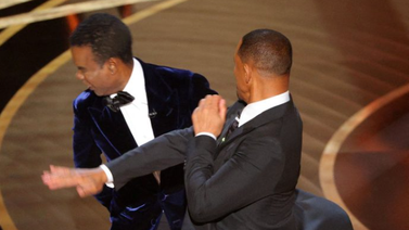 Will Smith desconcierta en la gala de los Oscar al golpear a Chris Rock