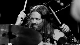 Artistas rinden homenaje al baterista de Foo Fighters