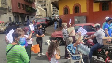 Vecinos de La Candelaria protestan por fallas en el servicio de agua