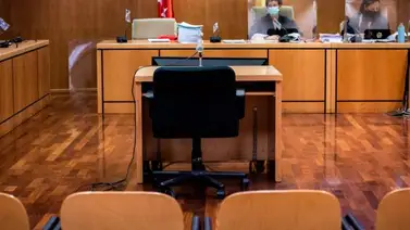 Aprehenden a una mujer por intentar cortar el cuello de su hijo mientras dormía en España Aprehenden a una mujer por intentar cortar el cuello de su hijo mientras dormía en España