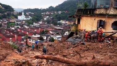 Al menos 5 muertos por deslaves en Río de Janeiro