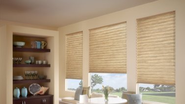 Apóyate en las persianas para resaltar tu decoración