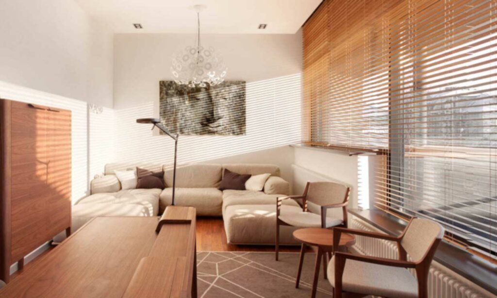 Apóyate en las persianas para resaltar tu decoración