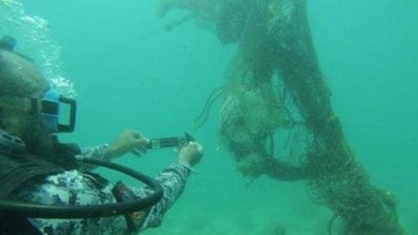 Cadáver en avanzada descomposición es hallado bajo el agua