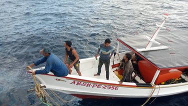 Hallan a los cuatro pescadores desaparecidos en la embarcación "Mi Liz"