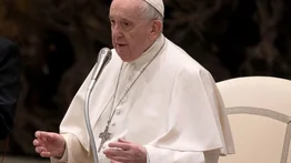 El papa pide evitar "facciones" en la iglesia en conmemoración de santos