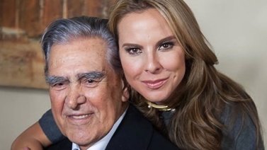 Ana Gabriel le pide matrimonio a Kate del Castillo y así responde el padre de la actriz