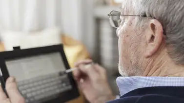 Abuelos se adaptan y benefician del internet Abuelos se adaptan y benefician del internet