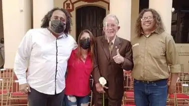 Gilberto Correa visita la tumba del fallecido presidente Hugo Chávez Gilberto Correa visita la tumba del fallecido presidente Hugo Chávez