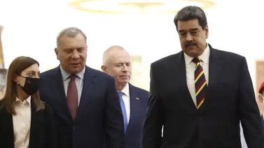 Funcionarios de EEUU viajan a Venezuela para reunirse con Maduro