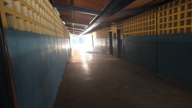 Unidad educativa en Barcelona lleva cuatro meses sin servicio eléctrico