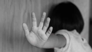 Una madre descubre los atroces abusos sexuales que sufría su hija por el padrastro
