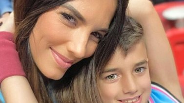 Gaby Espino y Jencarlos Canela celebran la primera comunión de su hijo