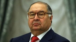 El Everton suspende contrato con el magnate ruso Alisher Usmanov