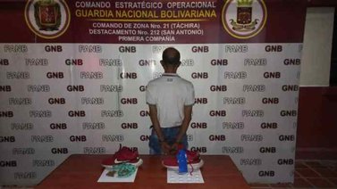 Aprehenden a un hombre por llevar droga oculta en sus zapatos