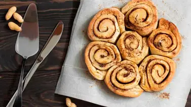 Rollo de nueces con semillas de amapola y pasas Rollo de nueces con semillas de amapola y pasas