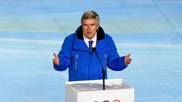 El COI recomienda excluir a atletas rusos y bielorrusos de todas las competiciones
