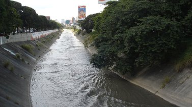 Hombre cae al río Guaire durante concierto en Caricuao (+Video)
