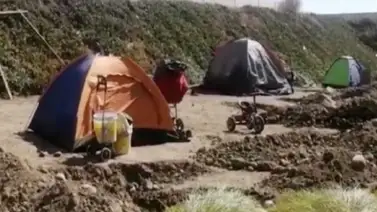 Desalojaron a 10 familias venezolanas de campamento ilegal en Chile Desalojaron a 10 familias venezolanas de campamento ilegal en Chile