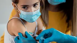 Vacunas contra el COVID-19: ¿son la mejor opción para los niños?
