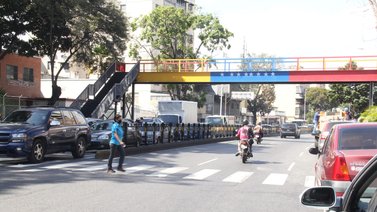 Poco uso de pasarelas sube los casos de atropellos